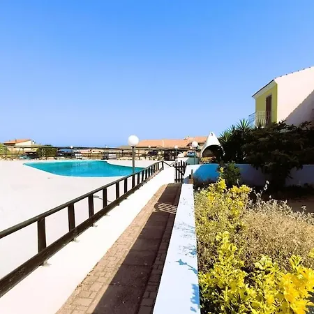 Mediterranean House Piras 別荘 カステルサルド